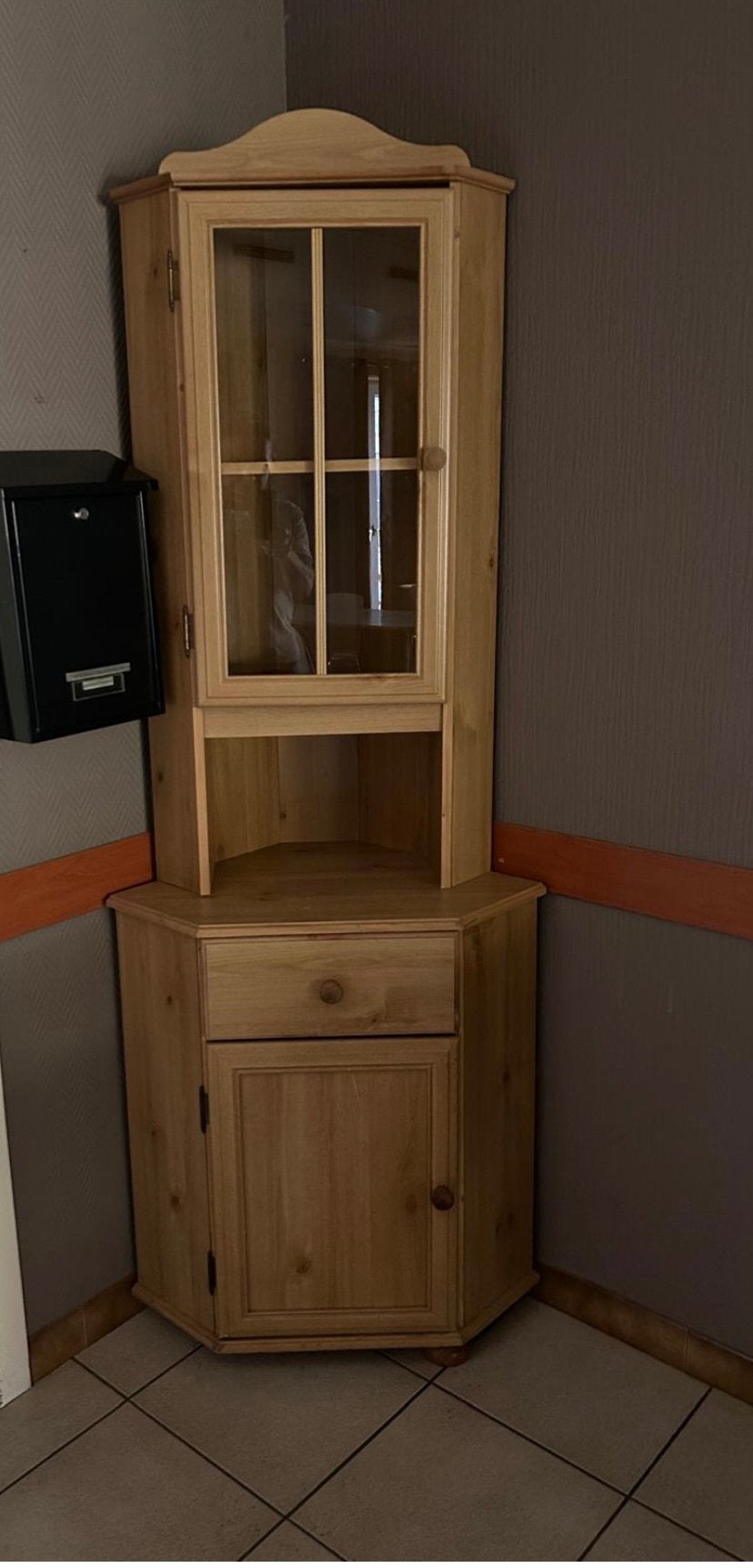 Houten Hoekkast met Vitrinekast, Ophalen, Zo goed als nieuw
