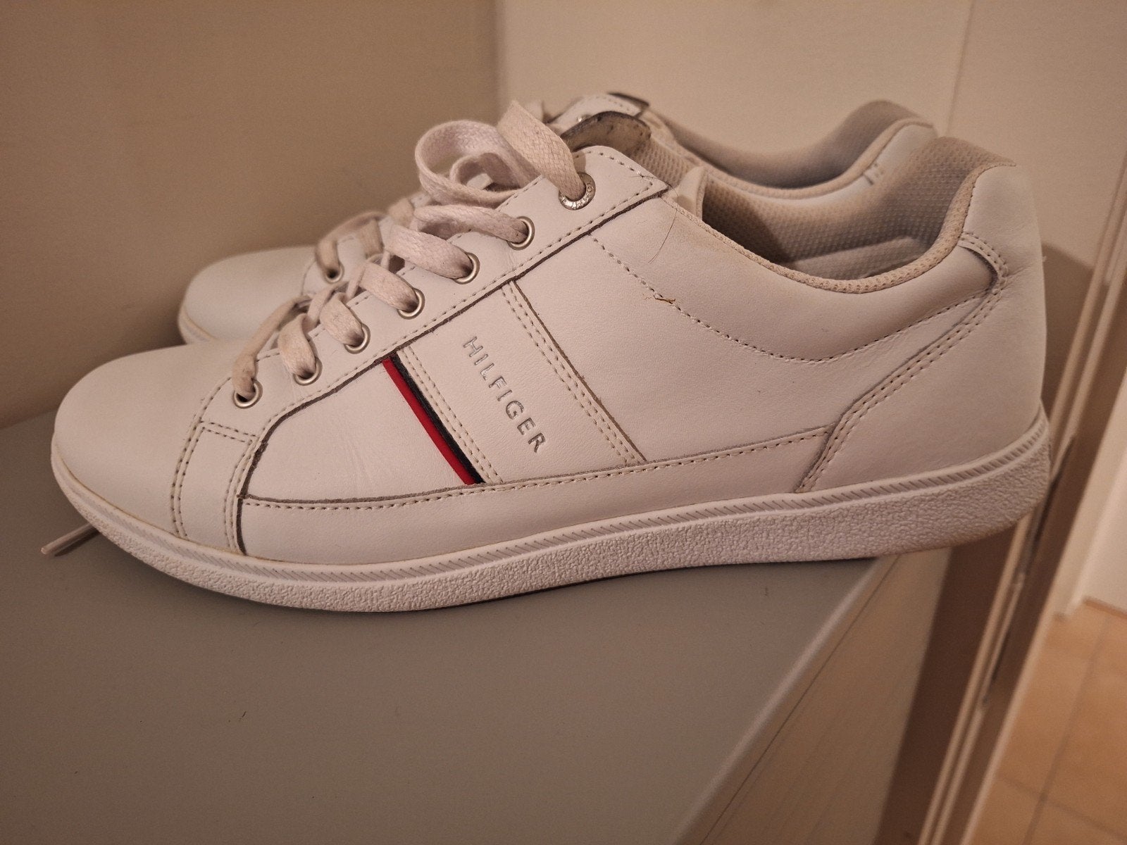 Tommy Hilfiger sneakers, Vêtements | Hommes, Chaussures, Enlèvement, Baskets