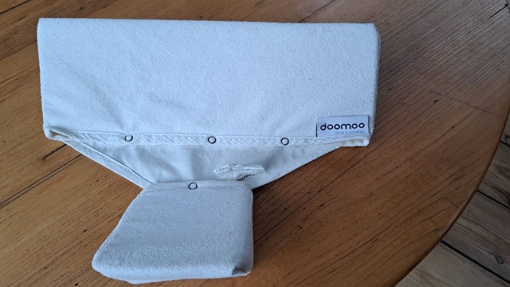 Doomoo positionerend babykussen met sleehak, Kinderen en Baby's, Ophalen, Gebruikt