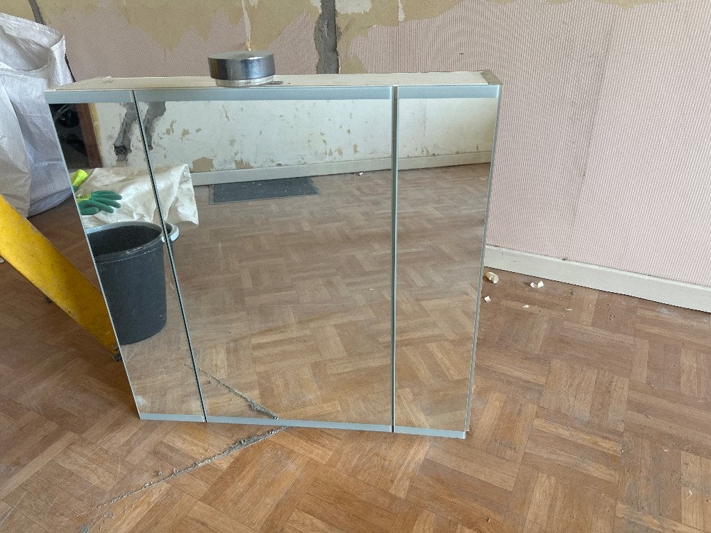 Gratis Spiegelkast badkamer, Huis en Inrichting, Badkamer | Badkamermeubels, Ophalen, 50 tot 100 cm, Minder dan 25 cm, Minder dan 100 cm