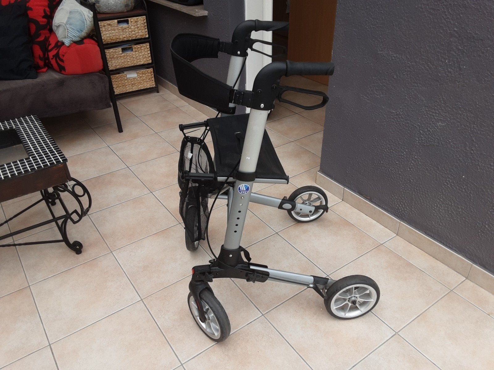 Rollator Vermeiren, Ophalen