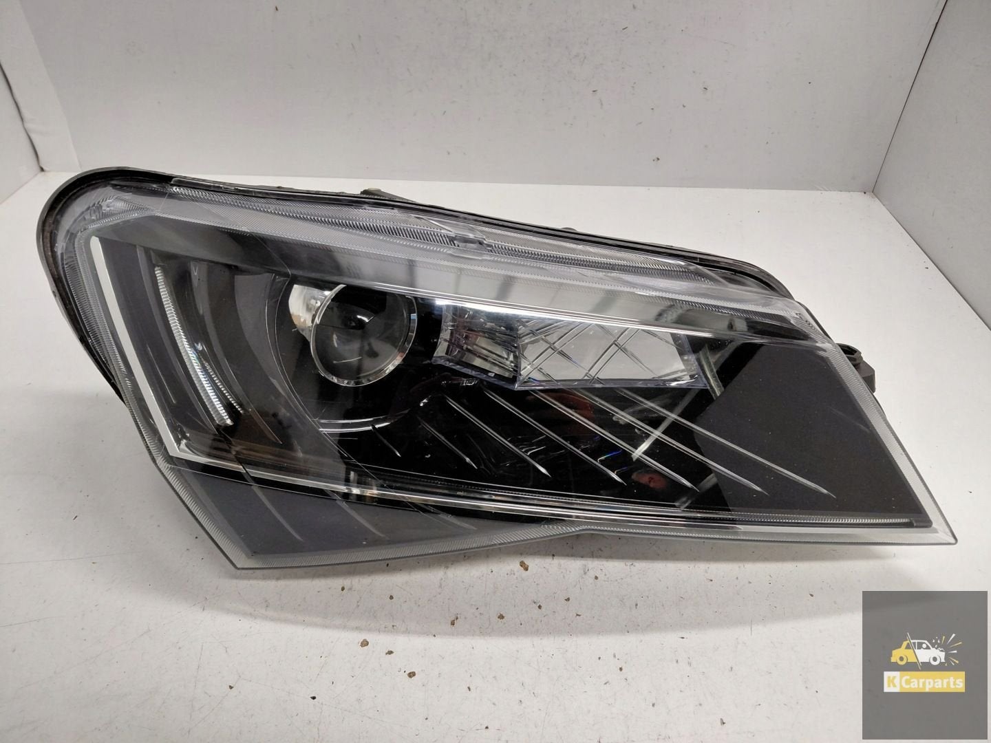 3V1.941.016.B, Phare droit Skoda Superb III Xenon Torsion B, Autos : Pièces & Accessoires, Infoline@skoda-auto.cz, Tr. Vaclava Klementa 869
293 01  Mlada Boleslav, CZ