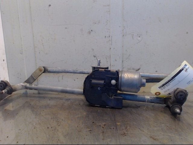 MOTEUR + TRINGLERIE ESSUIE GLACE AVANT Golf VI (5K1), Robert Bosch AG, Volkswagen, Utilisé, Robert-Bosch-Allee 1
74232  Abstatt, DE