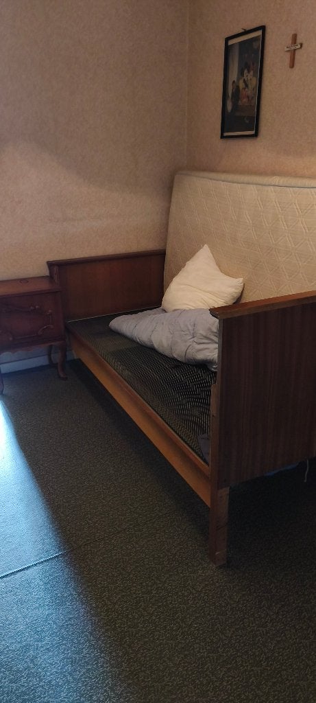 1 persoon bed, Huis en Inrichting, Ophalen, Gebruikt, Bruin, Hout