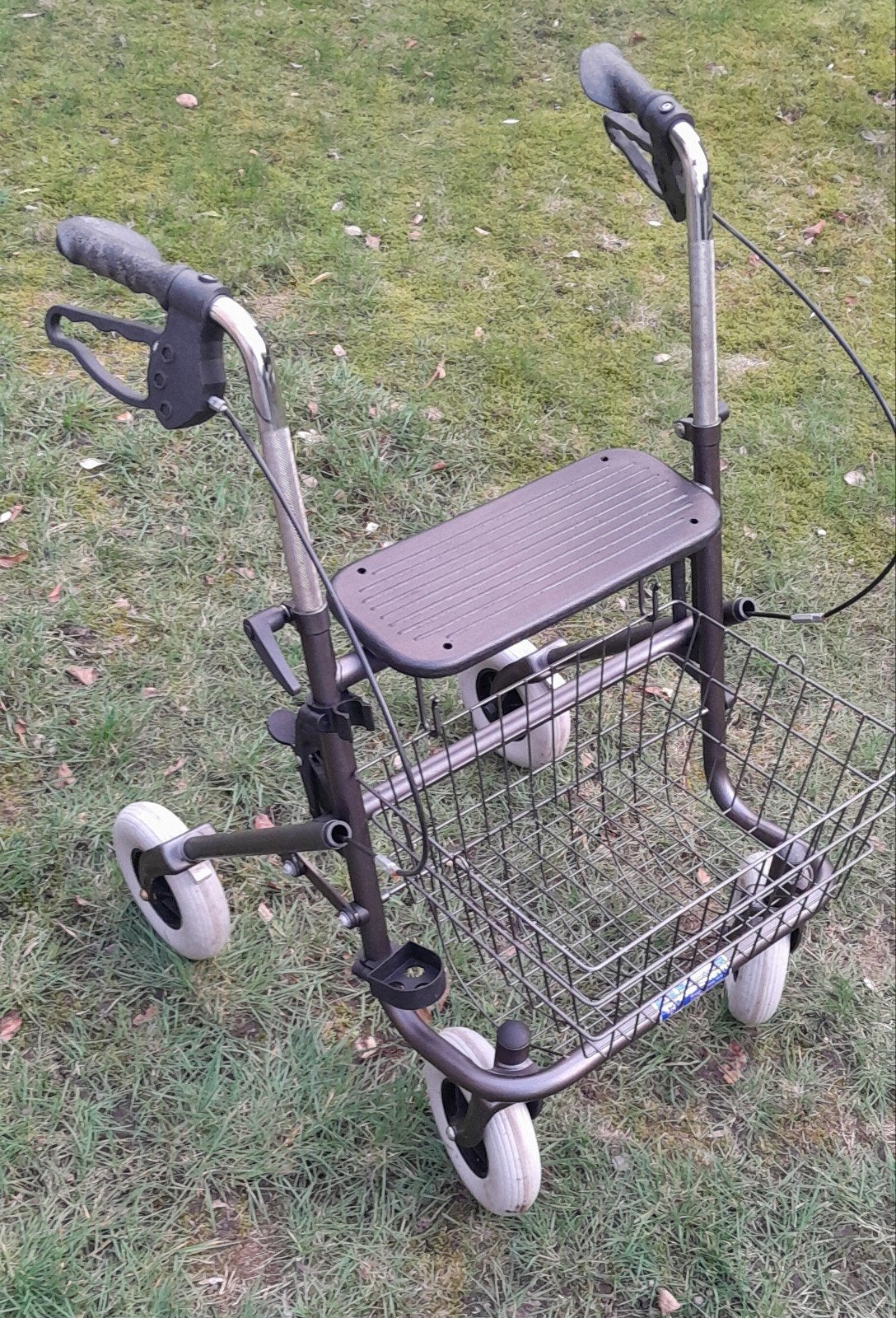 Stevige Rollator met dikke banden Deneweth., Ophalen, Opvouwbaar, Zo goed als nieuw