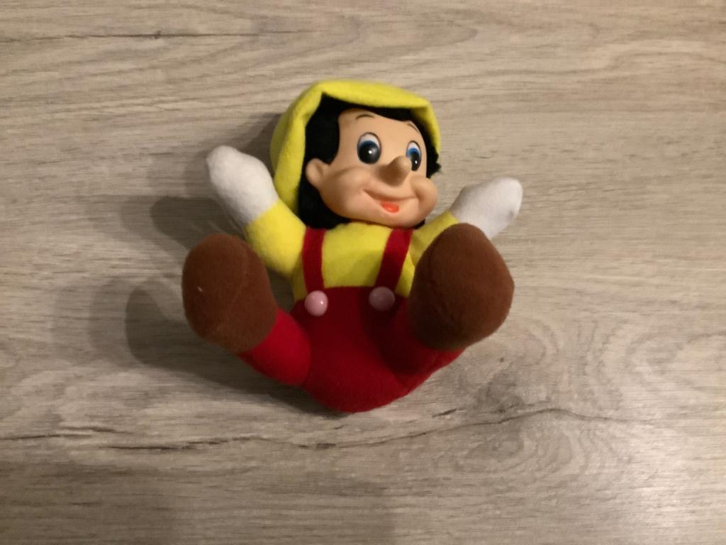 Personnage en peluche Disney Pinocchio (14 cm), Enlèvement ou Envoi, Peter Pan ou Pinocchio, Comme neuf, Statue ou Figurine