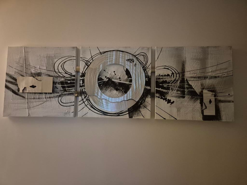 Cadre abstrait gris, Enlèvement