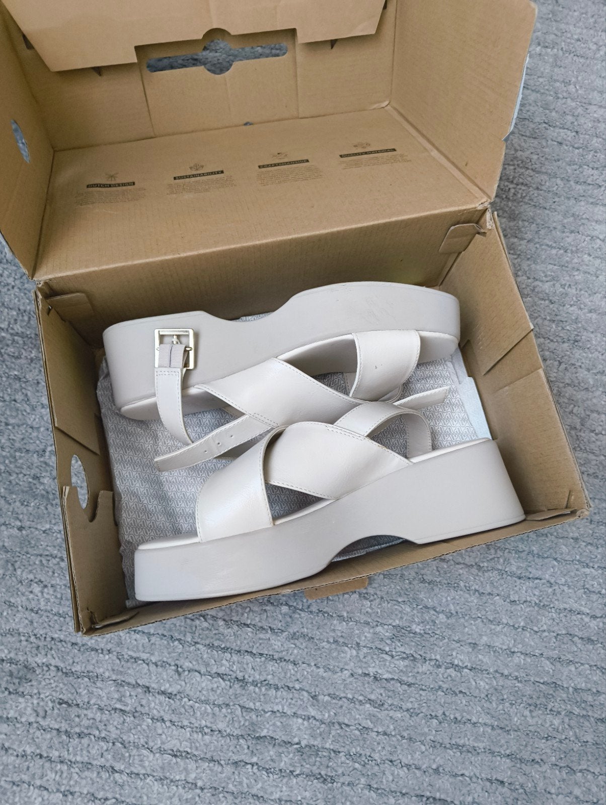 Beige sandalen, Kleding | Dames, Ophalen of Verzenden, Zo goed als nieuw, Beige