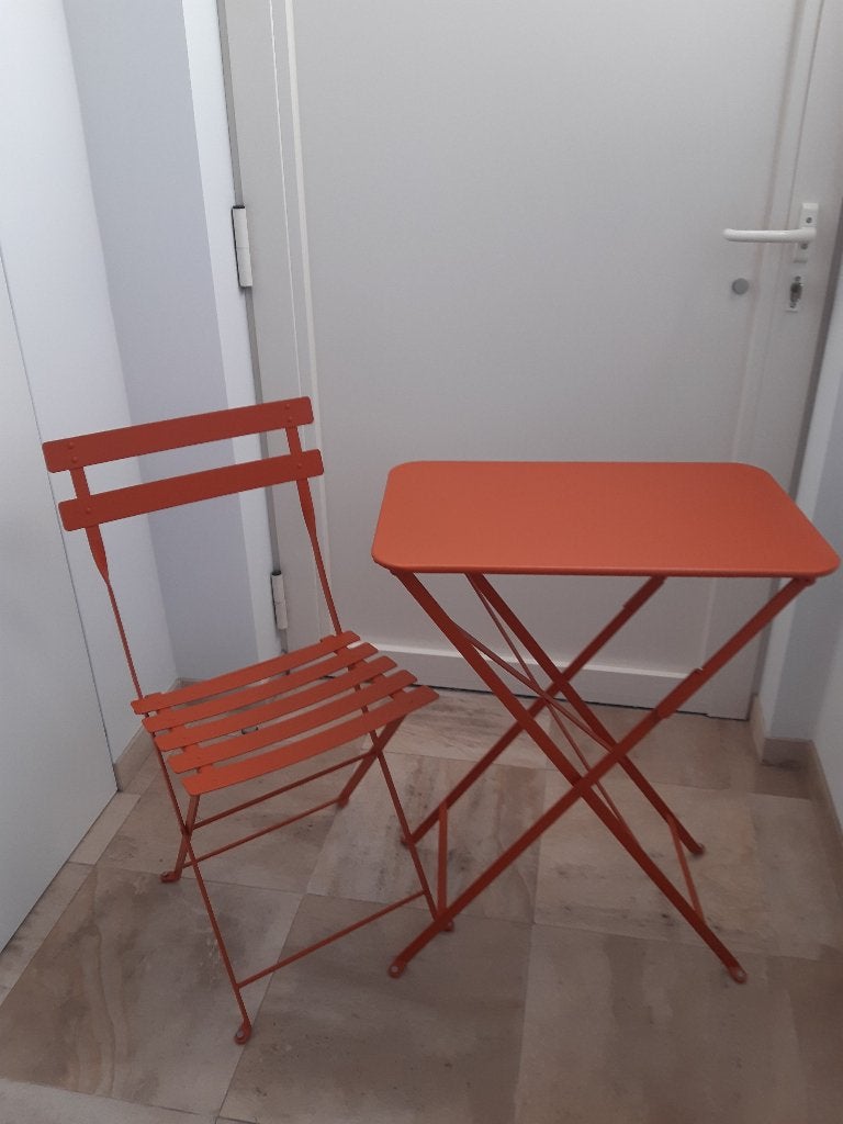 Bistro stoel en tafeltje - zwaar kwaliteitsmateriaal, Ophalen, Zo goed als nieuw, Rechthoekig, Metaal