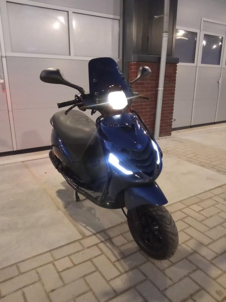 Piaggio Zip 4T Scooter Midnight Blauw FULL OPTION (A-KLASSE), Ophalen of Verzenden, Zo goed als nieuw
