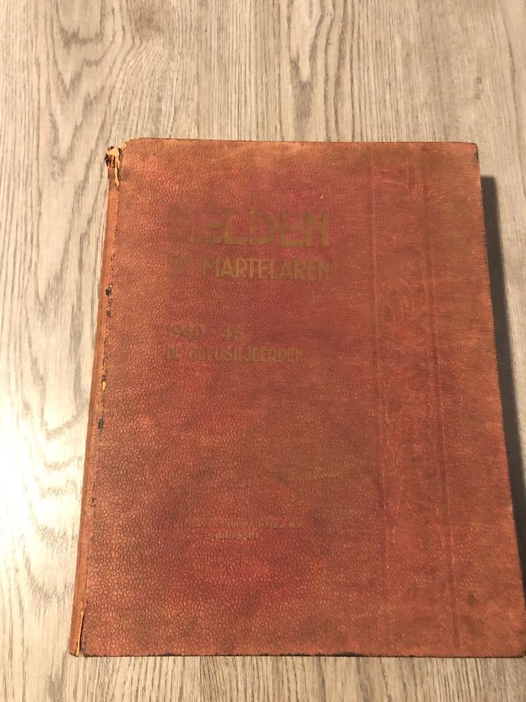 boek oorlog helden en martelaren, Boeken, Ophalen of Verzenden, Tweede Wereldoorlog