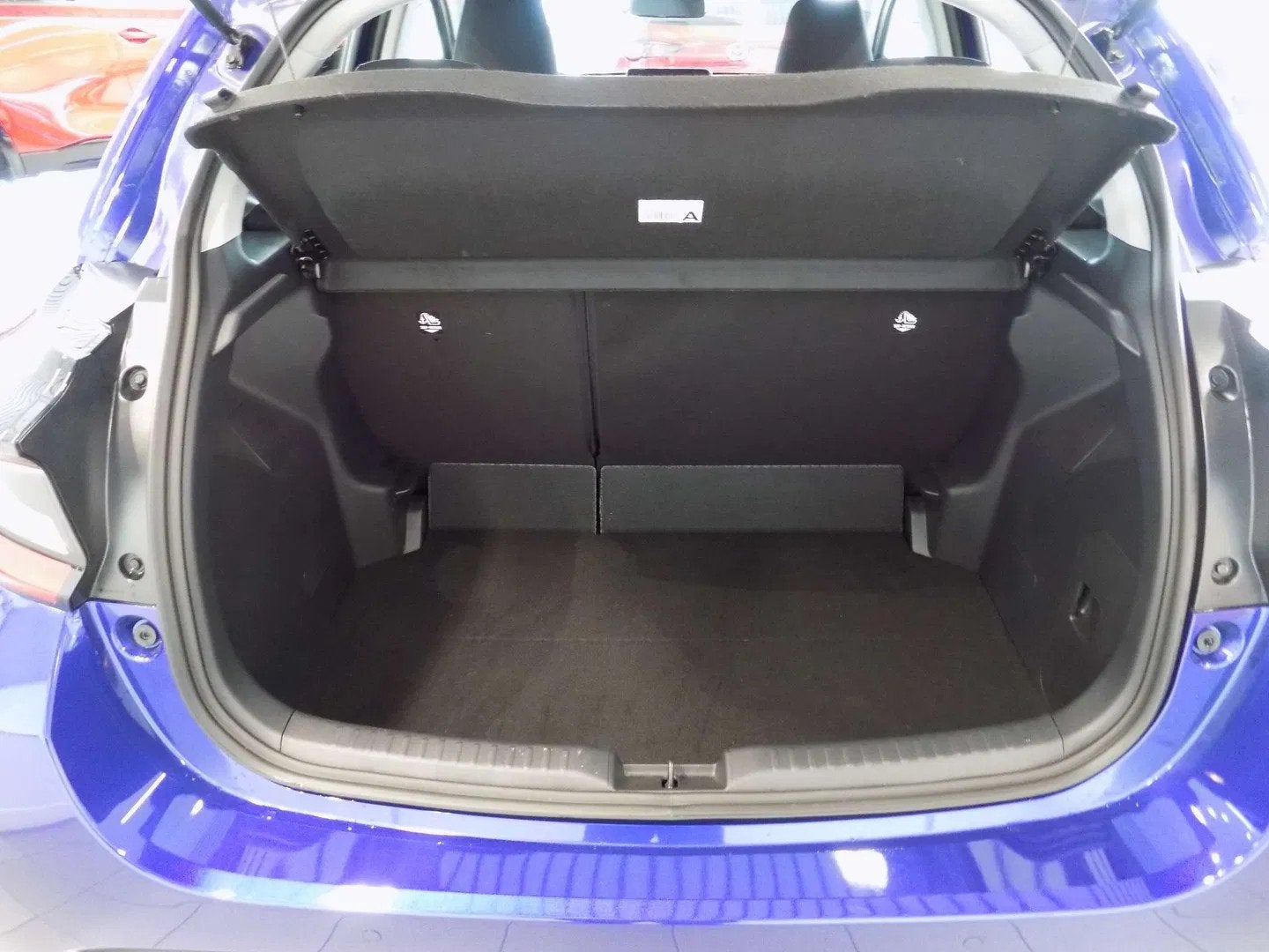 Mazda 2 1.5L Hybrid Exclusive-line Automaat! (bj 2025), Auto's, Automaat, Stof, Gebruikt, Zwart
