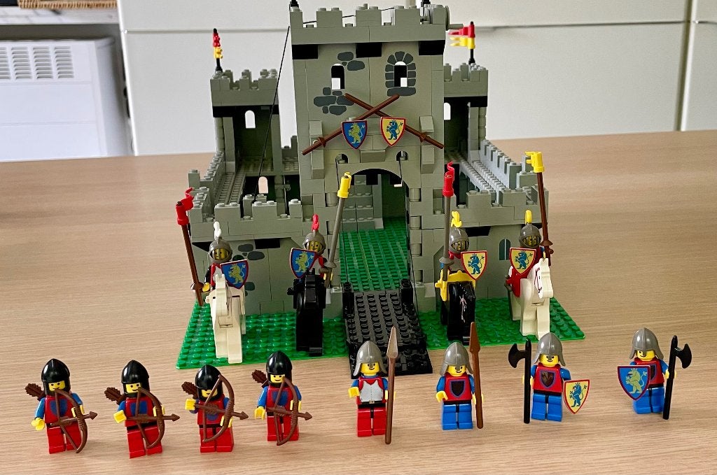 Legoland kasteel, Enfants & Bébés, Jouets | Duplo & Lego, Comme neuf, Lego, Ensemble complet, Complet, Boîte incluse, Pièces supplémentaires incluses
