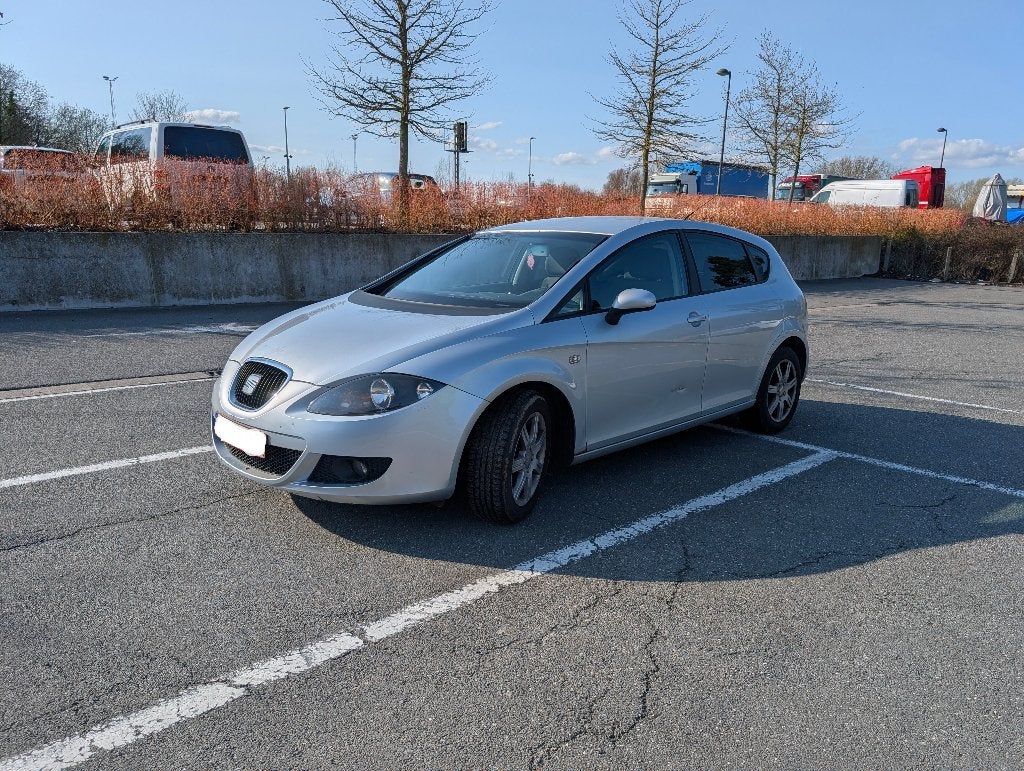 Seat Leon Automatic - Essence 2 litres EURO 4, Autos, Seat, Argent ou Gris, Achat, Capteur de stationnement, Leon