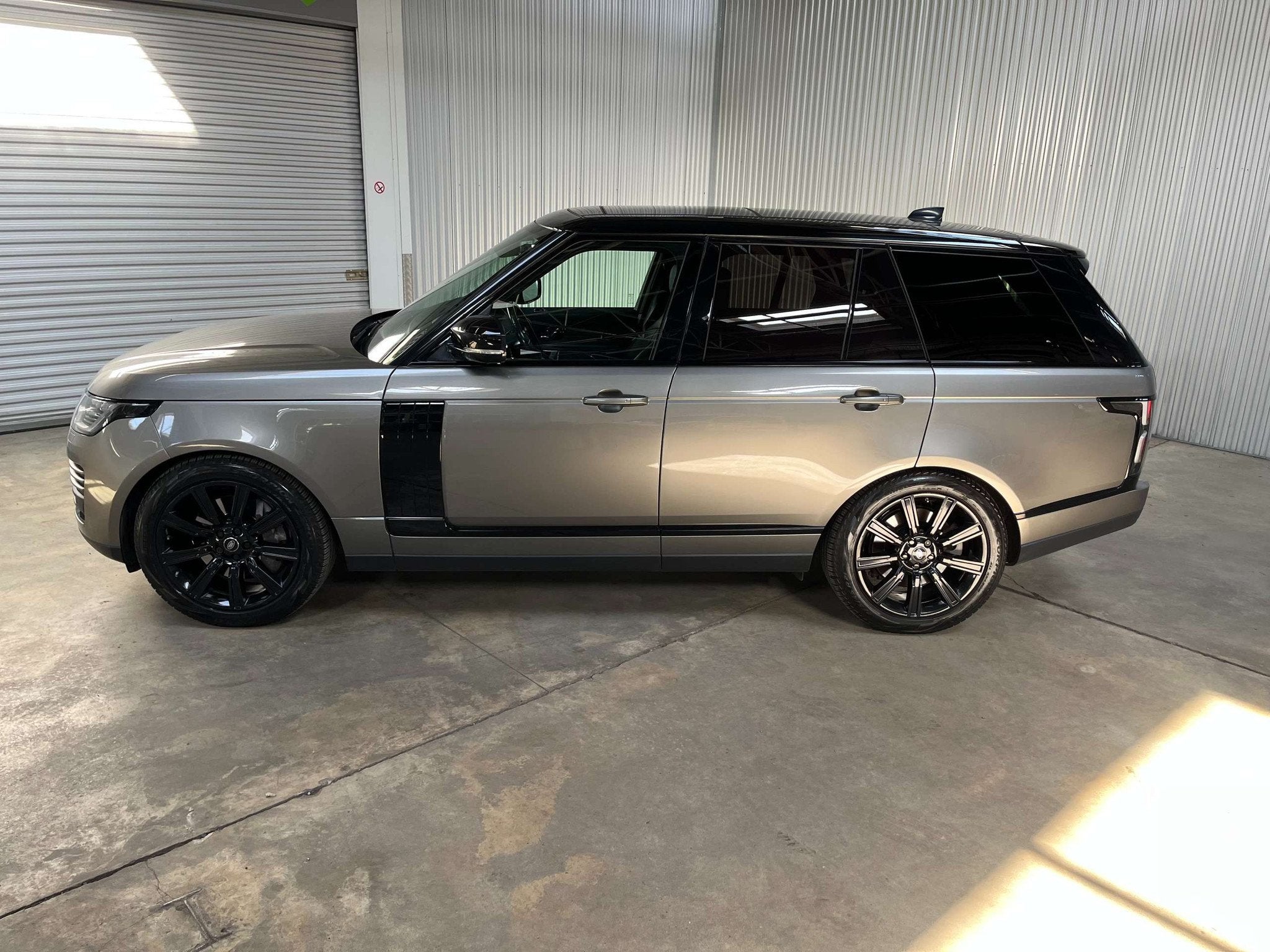 Land Rover Range Rover 2.0 P400e PHEV Vogue 21" *€ 33.000, Automaat, Gebruikt, Bedrijf, 5 zetels