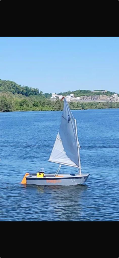 Leuke complete optimist met alle toebehoren. Direct varen!, Ophalen, Gebruikt, Overige brandstoffen, Polyester