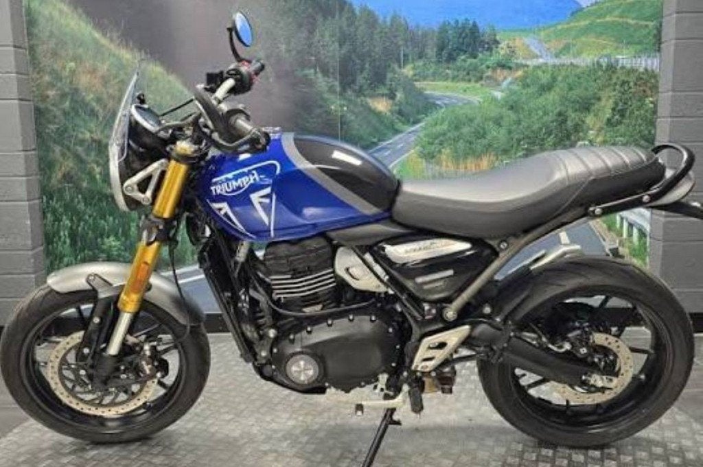Triumph Speed 400 avec de nombreux accessoires, Motos, Occasion, Particulier, 400 cm³, 1 cylindre