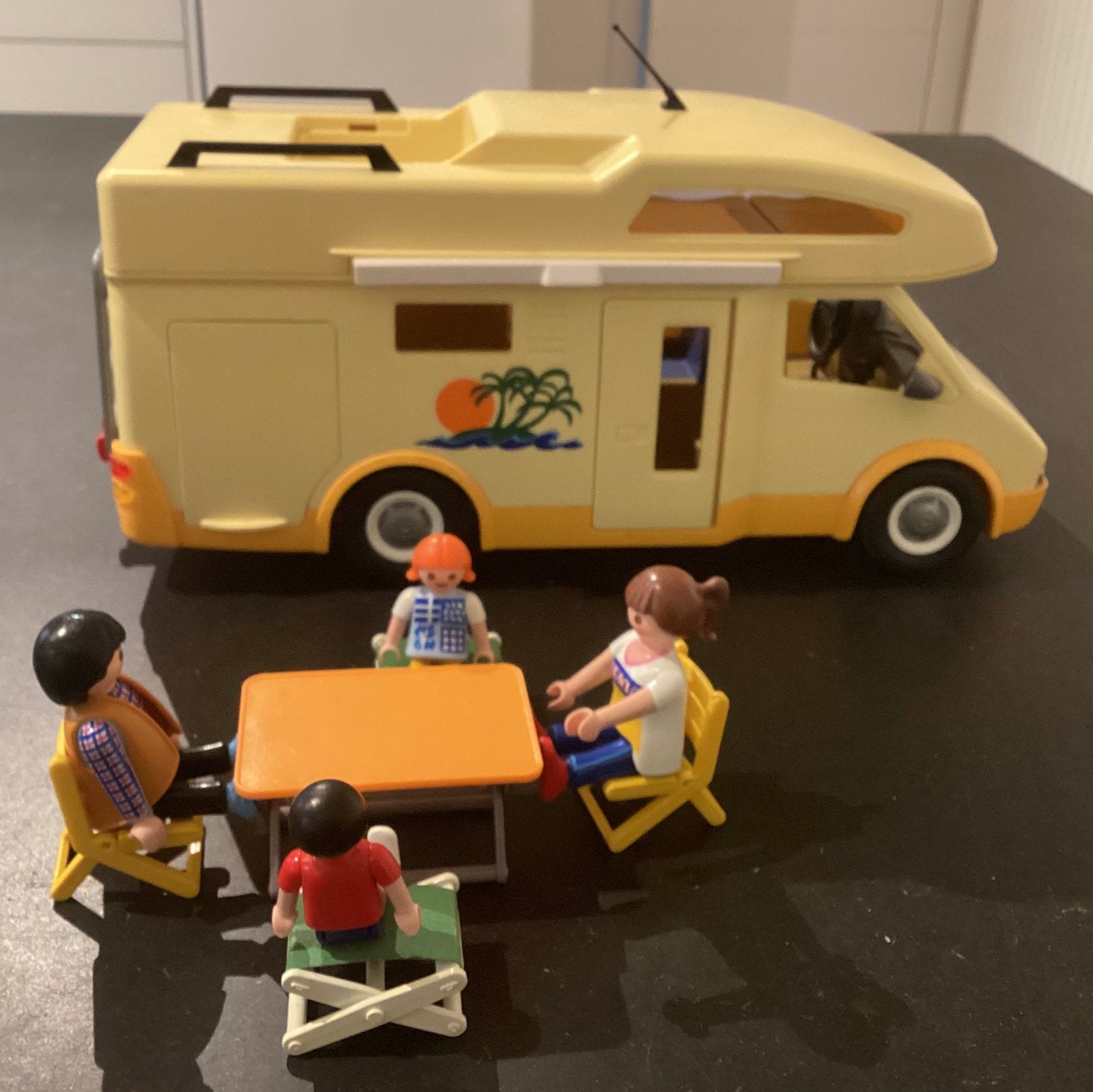 Playmobil 3647: Gele camper., Kinderen en Baby's, Ophalen of Verzenden, Zo goed als nieuw, Complete set