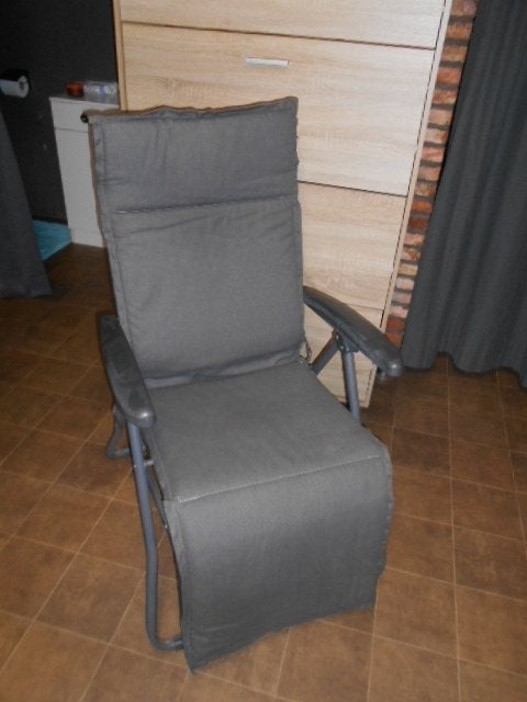 Belle chaise de jardin relaxante avec coussin, Jardin & Terrasse, Chaises de jardin, Enlèvement, Comme neuf, Ajustable
