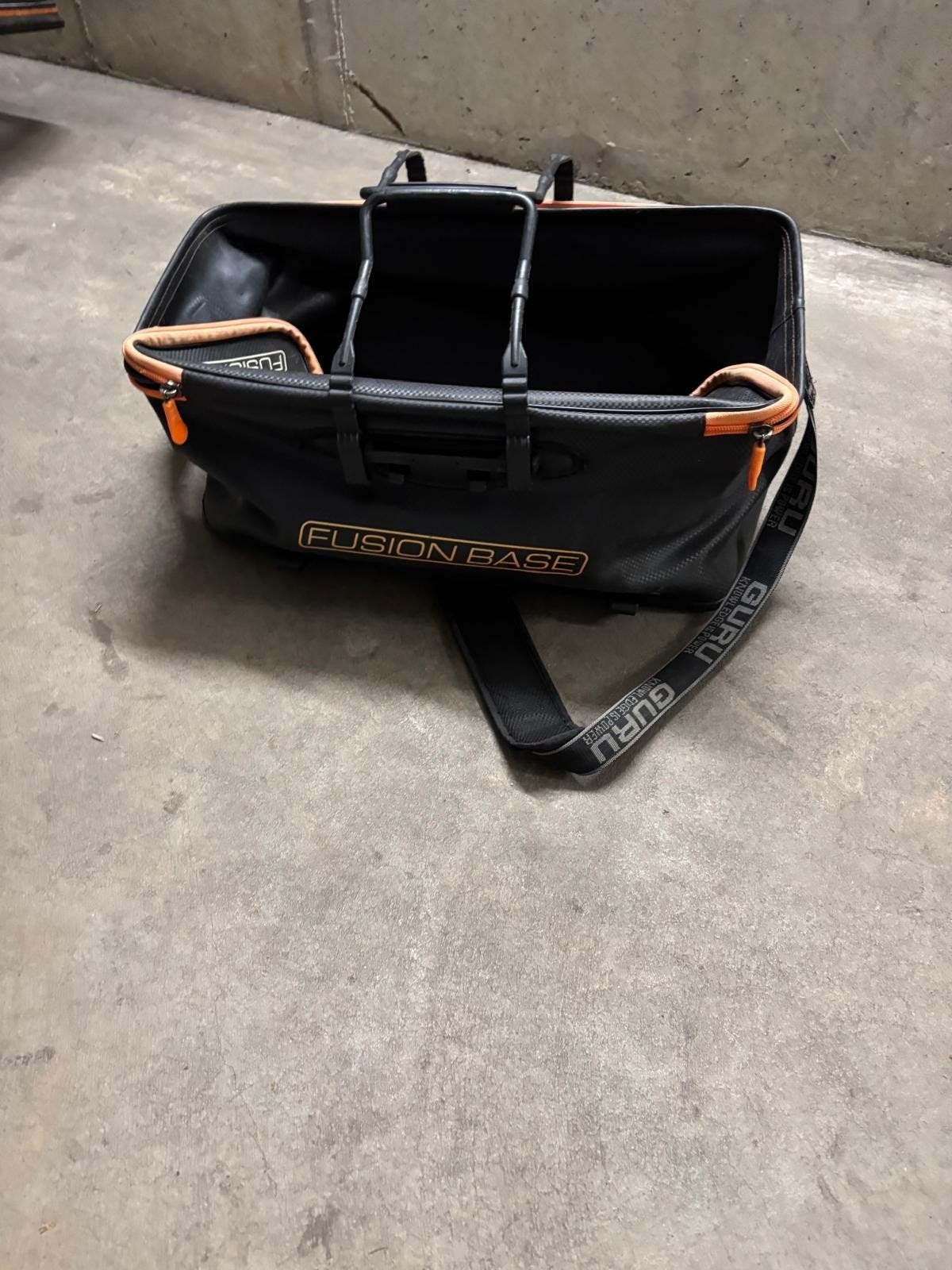 Guru EVA Fusion Base Carryall
Te koop aan, Watersport en Boten, Hengelsport | Algemeen, Ophalen