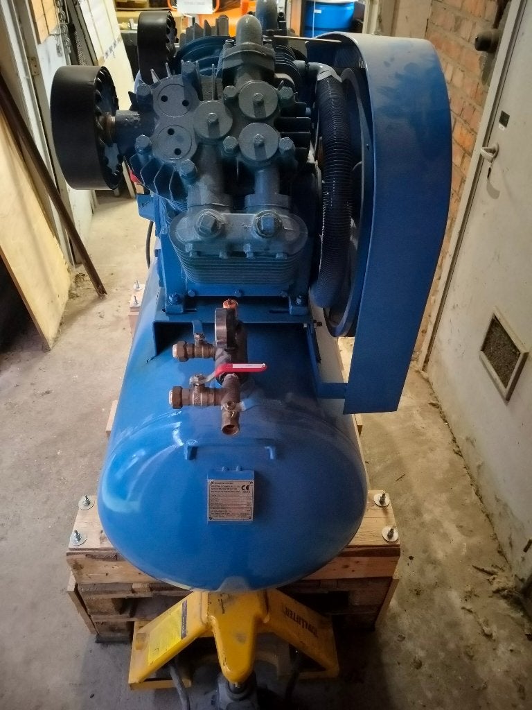 Compresseur à courroie – 300L, Bricolage & Construction, Comme neuf, Enlèvement, 800 litres/min ou plus, 10 bars ou plus