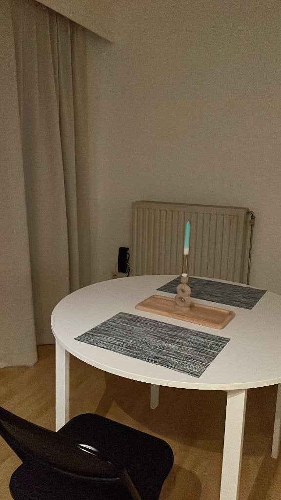 Table, Enlèvement ou Envoi, Comme neuf, Quatre personnes