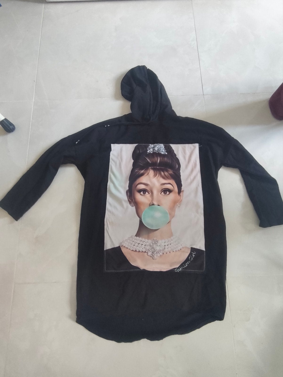 Sweatshirt met lange capuchon van 95% katoen. Audrey Hepburn, Maat 38/40 (M), Fabrication italienne, Zwart, Ophalen of Verzenden