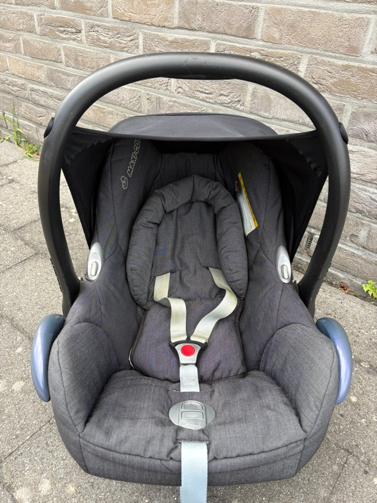 Maxicosi autostoel met adapters, Kinderen en Baby's, Autostoeltjes, Ophalen, Zo goed als nieuw