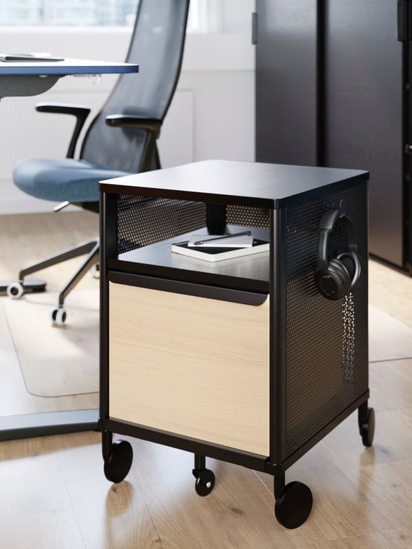 Bekant IKEA nachtkastje in industriële stijl, Industrieel, Ophalen, IKEA