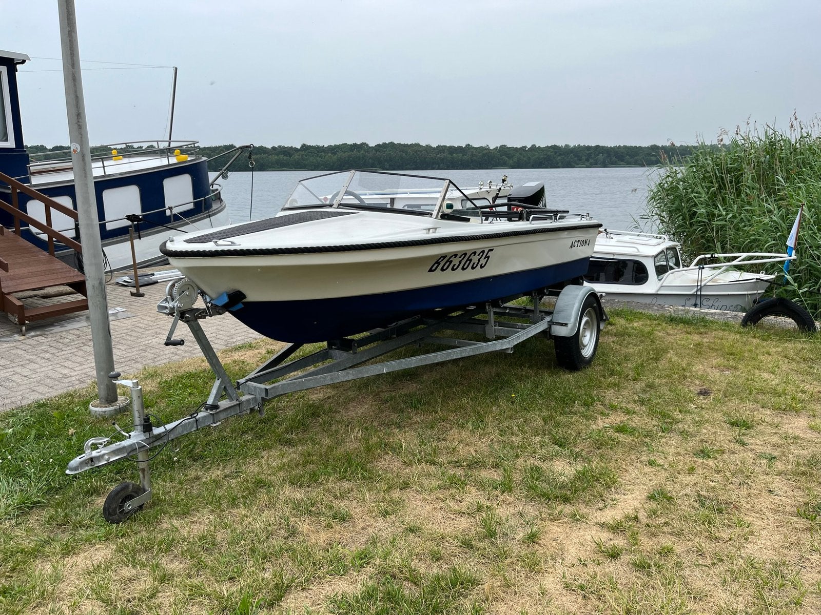 Motorboot met buitenboordmotor, Watersport en Boten, Ophalen, Gebruikt, 35 cm, Composieten
