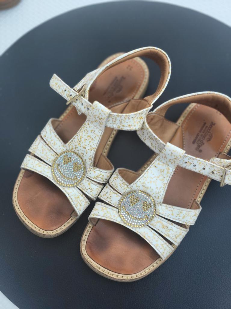 Sandalen maat 32 zecchino d'oro, Ophalen