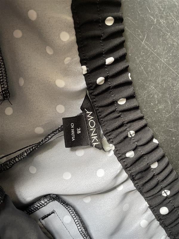 Monki Zwart broek met witte stippen, Kleding | Dames, Maat 38/40 (M), Zwart, Ophalen of Verzenden, Zo goed als nieuw