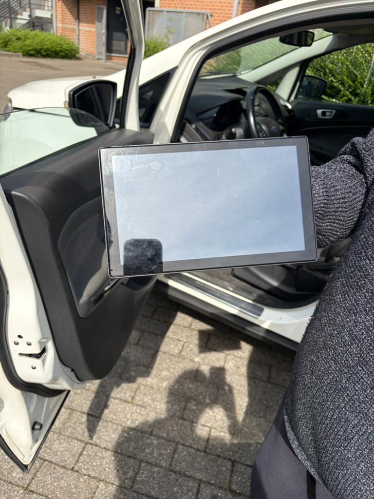 Te car play met groot scherm, Ophalen, Zo goed als nieuw