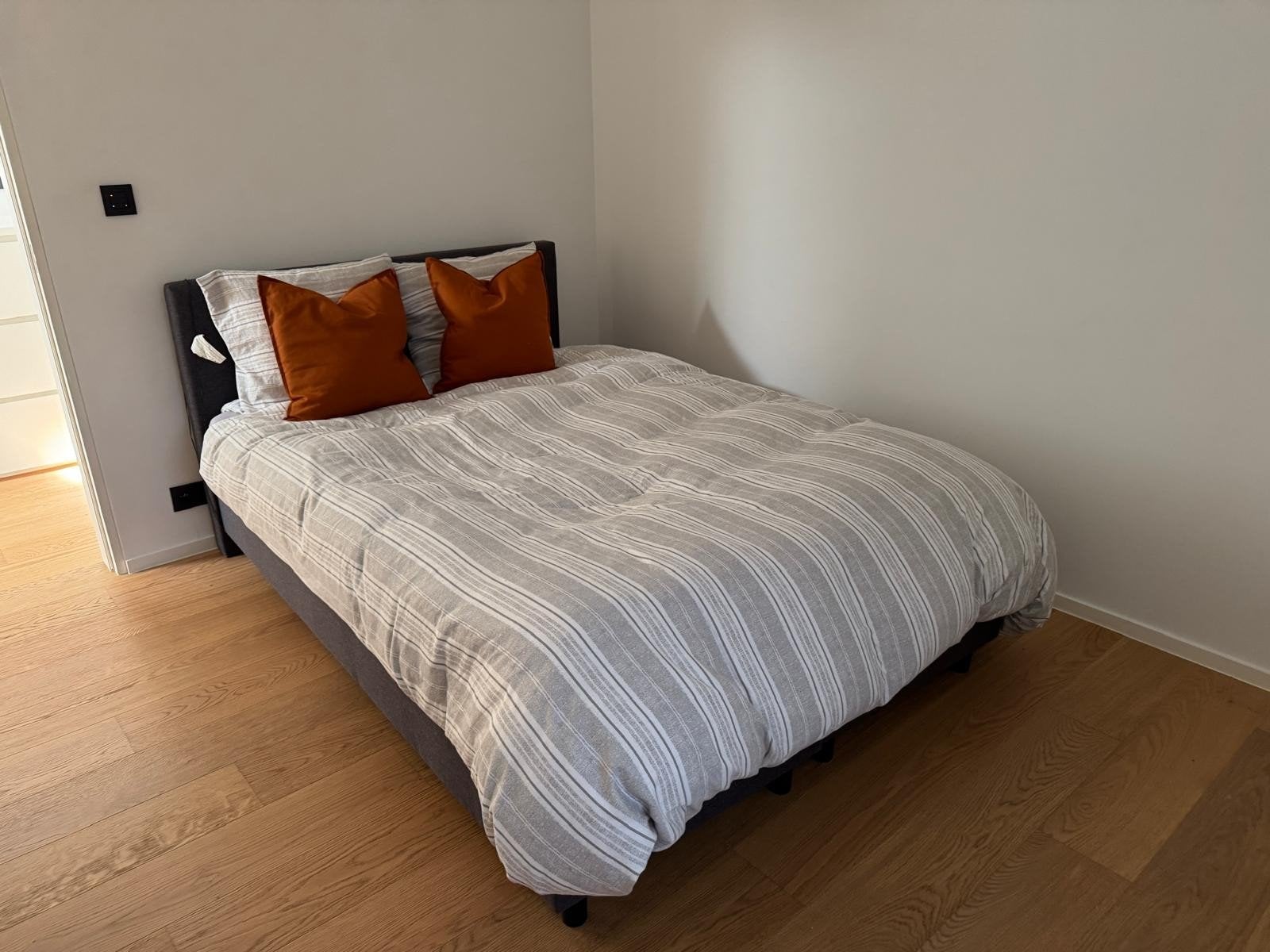Boxspring 200 euro zonder lakens, Enlèvement