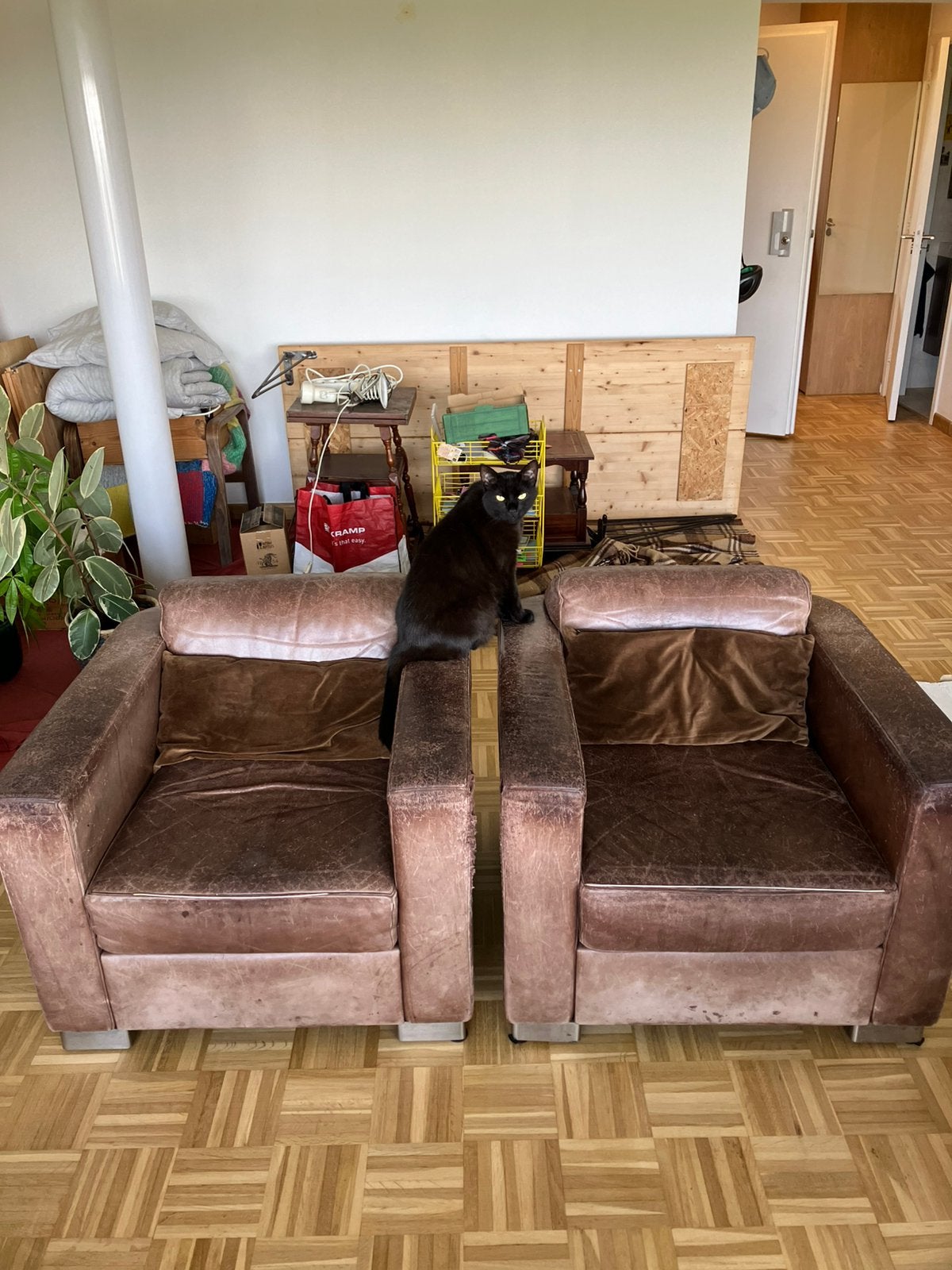 2 gratis bruine leren fauteuils, Ophalen, Gebruikt, Leer