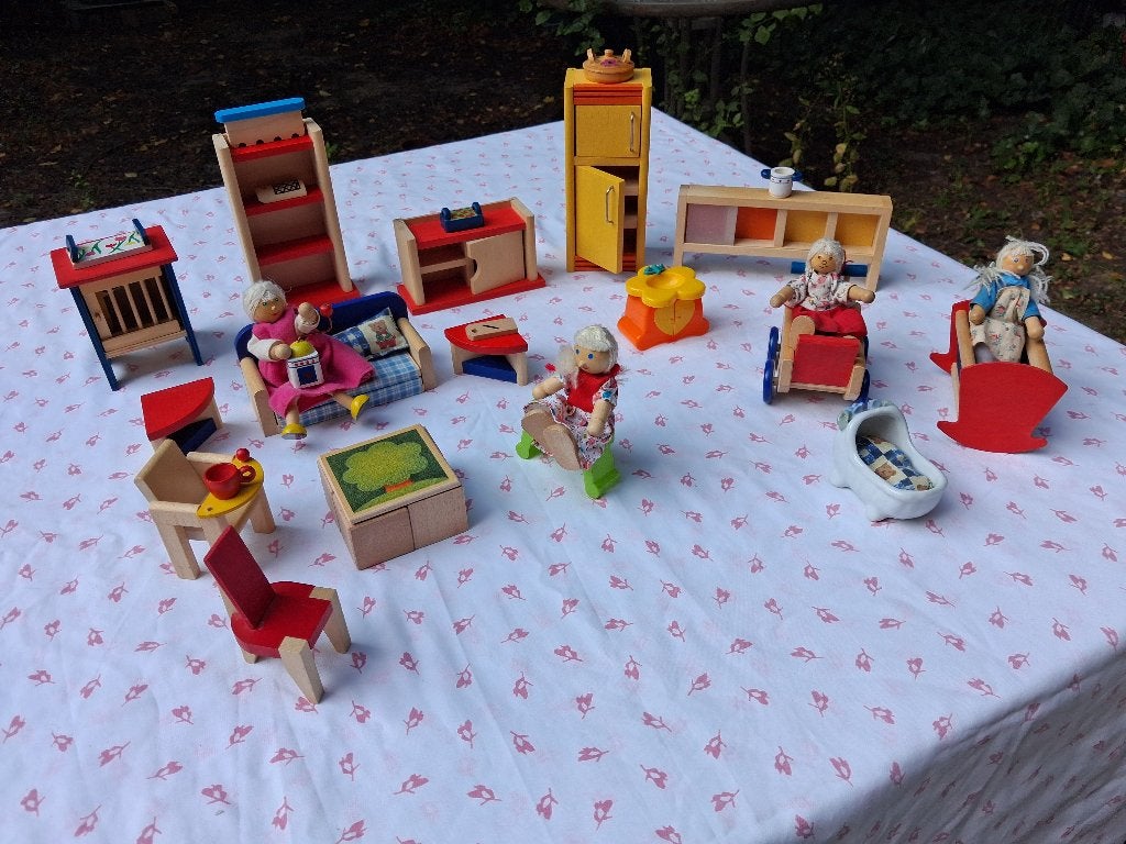 Collectie houten meubels en popjes - Selecta Spielzeug, Verzamelen, Ophalen