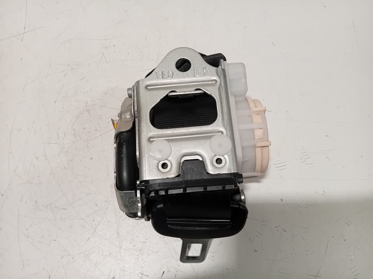 Veiligheidsgordel links achter Volkswagen Polo, Onderdelen@venauto.nl, Van der Ven Autorecycling B.V., Gebruikt, Ettenseweg 76, 4706 PB Roosendaal, The Netherlands