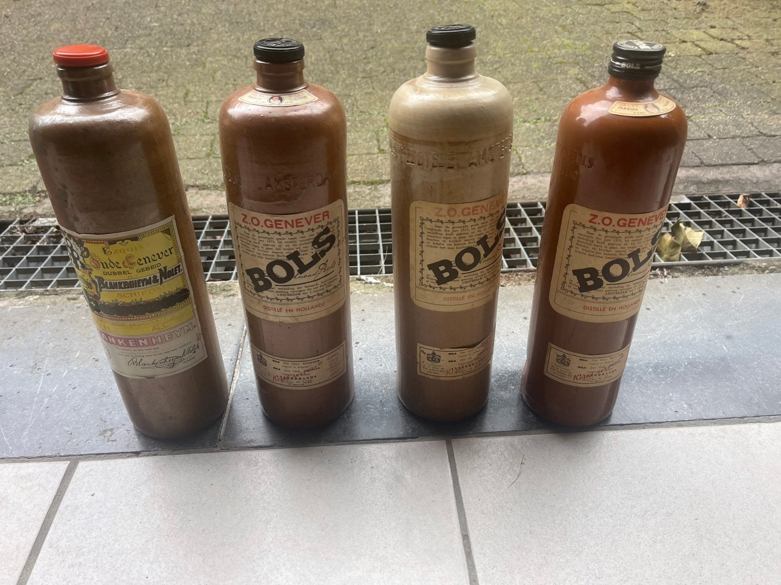 4 Lege stenen flessen bols / jenever, Enlèvement