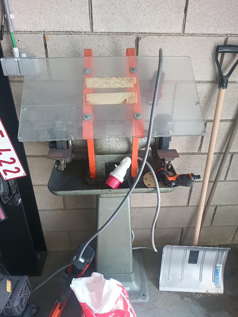 Slijpmolen industrieel, Ophalen, Gebruikt, Werkbankslijpmachine