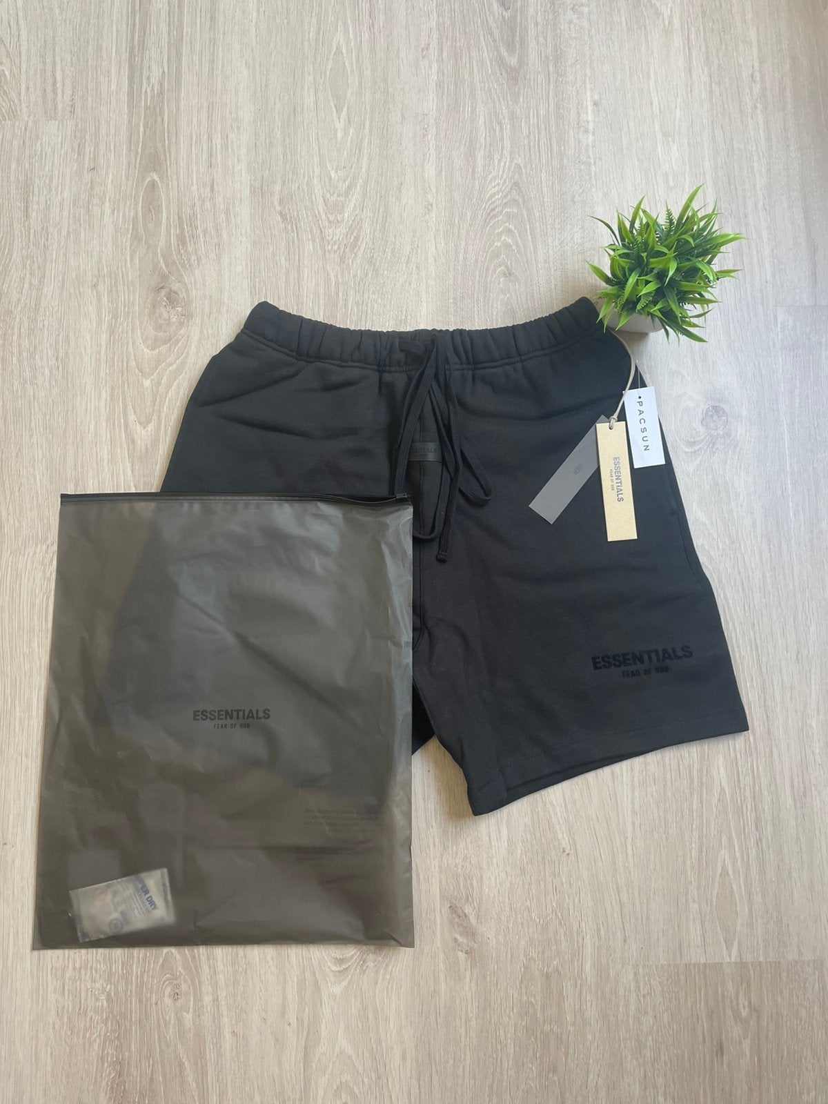 Essentials Fear Of God short stretch limo - size M, Ophalen of Verzenden, Nieuw, Maat 48/50 (M), Zwart
