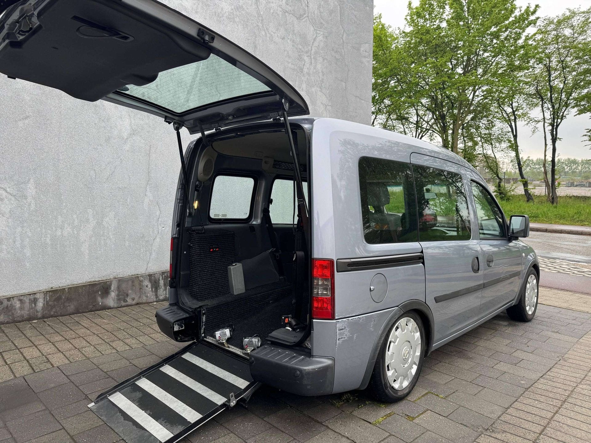 Opel Combo Combo Tour 1.4i XEP TPMR PMR INVALIDE MINDERVALID, 4 zetels, Gebruikt, 4 cilinders, Bedrijf