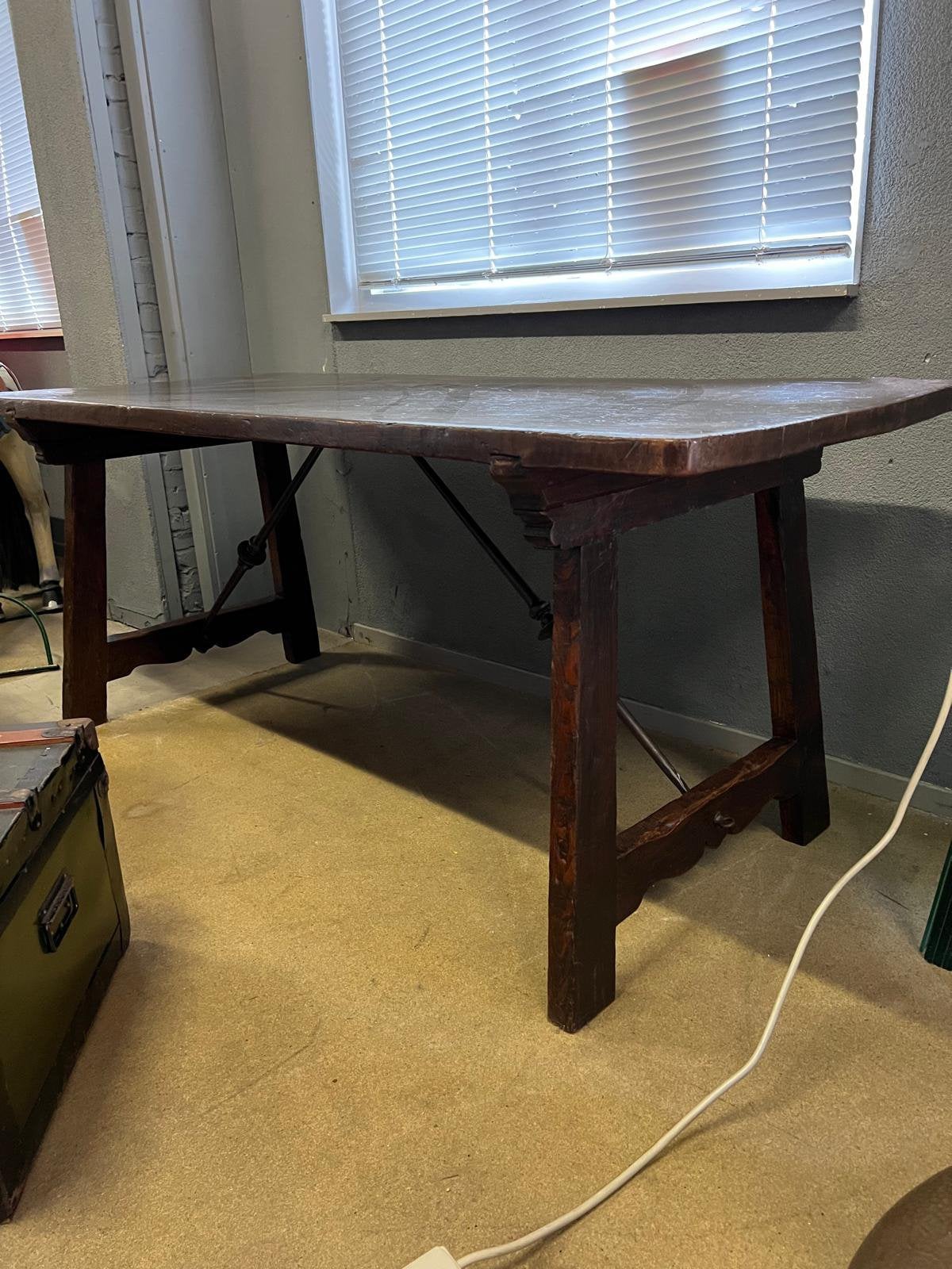 Spaanse antique tafel, Ophalen