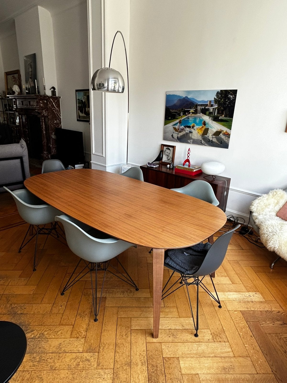 Gubi Dining Table Eettafel - Ovaal - Kleur Walnoot - Deens, Huis en Inrichting, Tafels | Eettafels, Zo goed als nieuw, Ovaal, Ophalen
