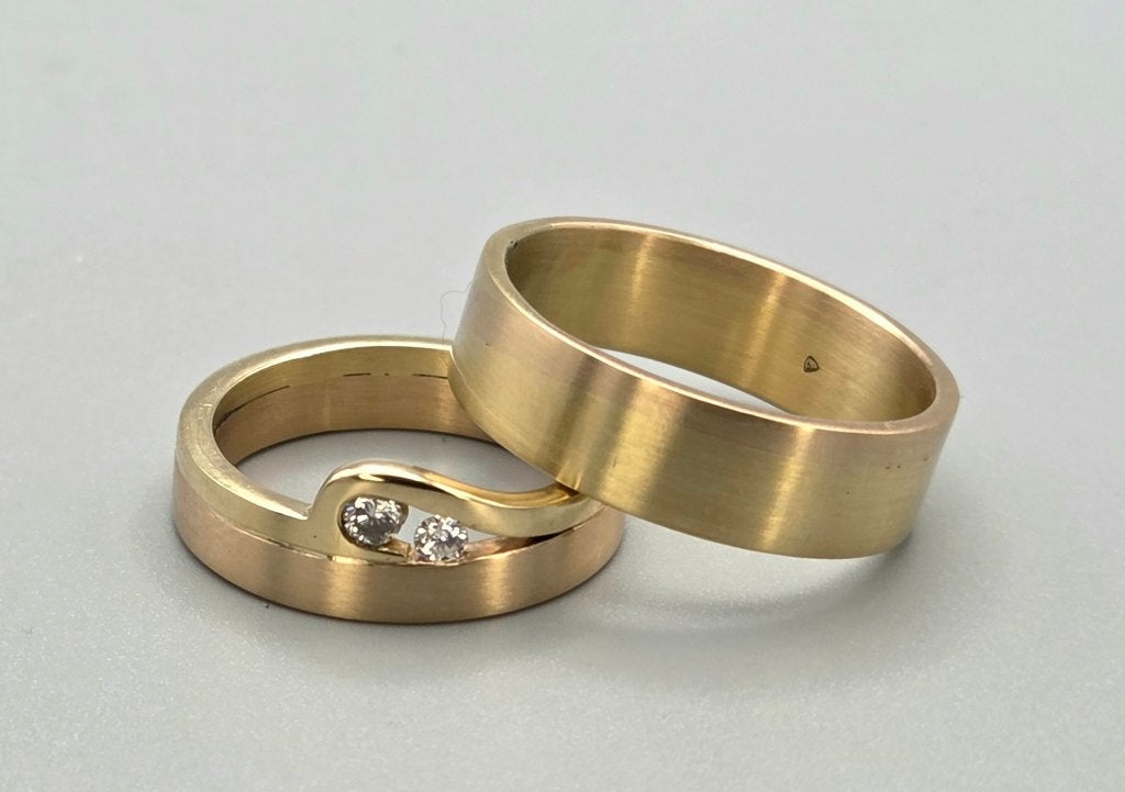 Gouden vintage gematteerde relatie ringen diamant. 2026/559, Handtassen en Accessoires, Ringen, Ophalen of Verzenden, Zo goed als nieuw
