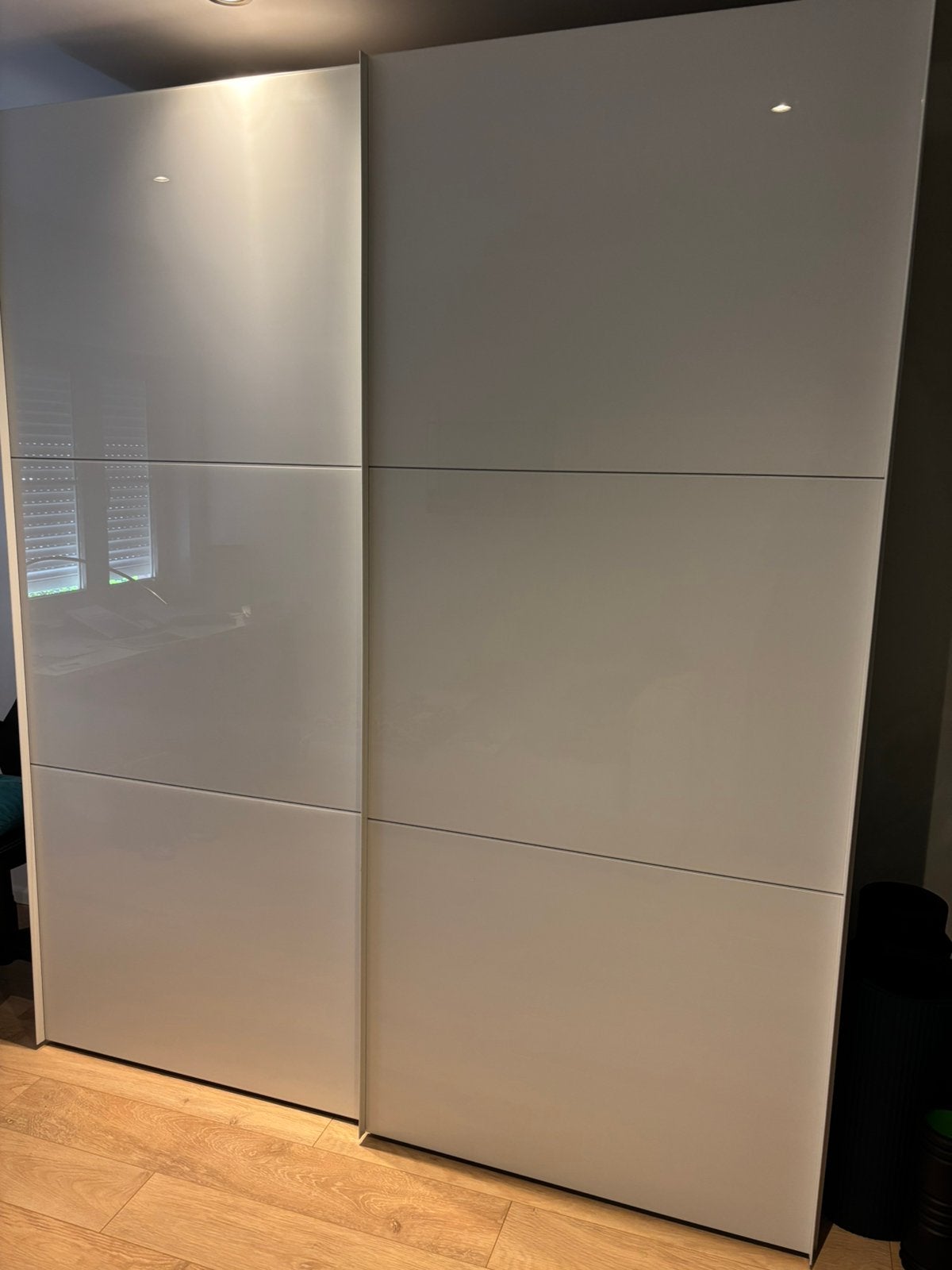 Kleerkast wit, zweefdeurkast, Huis en Inrichting, Ophalen, Gebruikt, Met plank(en), 200 cm of meer