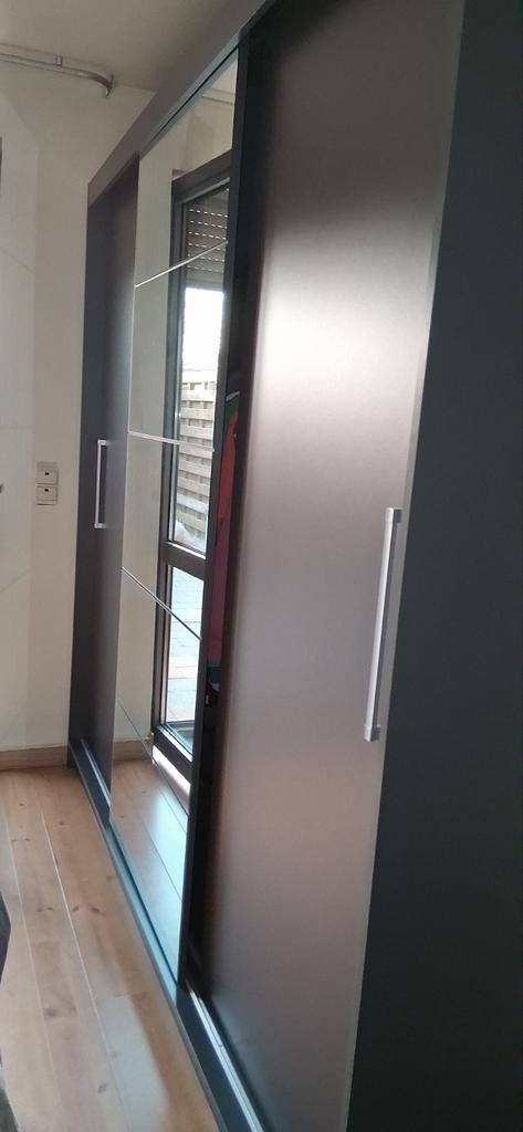 Kledingkast met 3 schuifdeuren, Ophalen