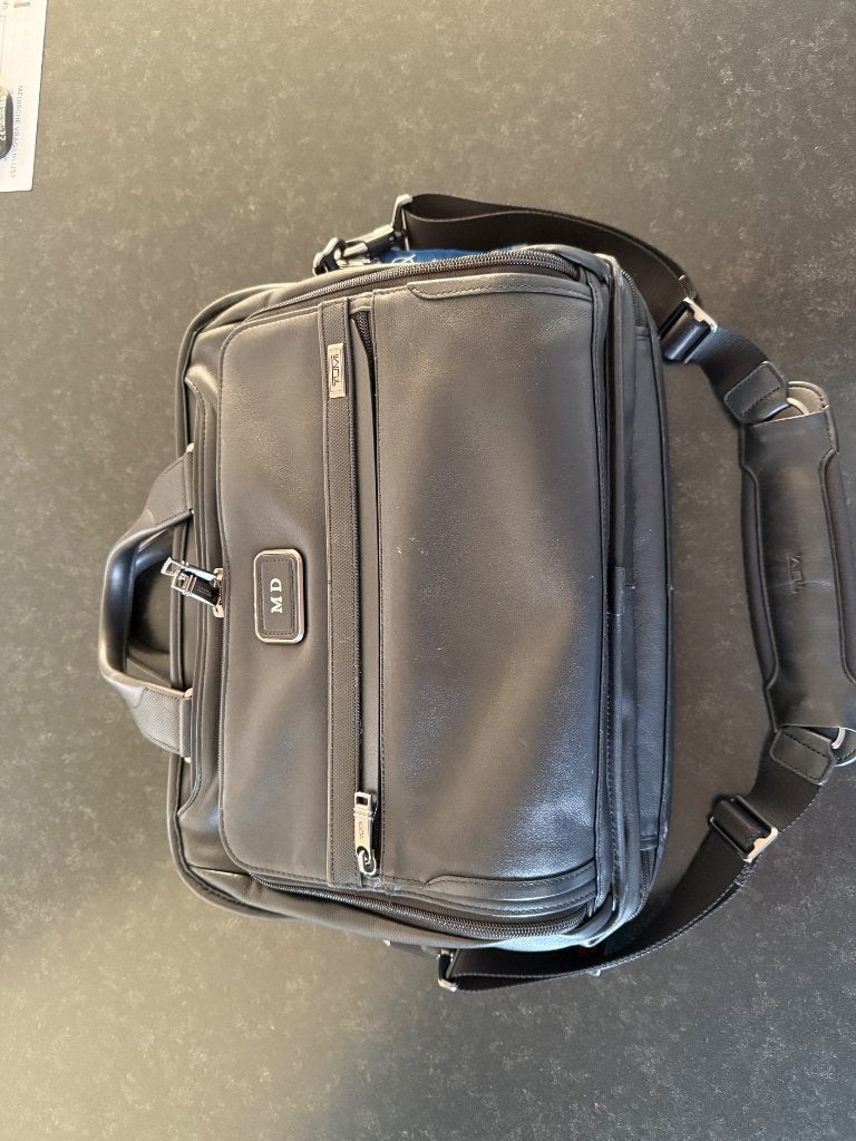 Tumi aktetas, Bijoux, Sacs & Beauté, Autres marques, Cuir, Enlèvement ou Envoi, Comme neuf