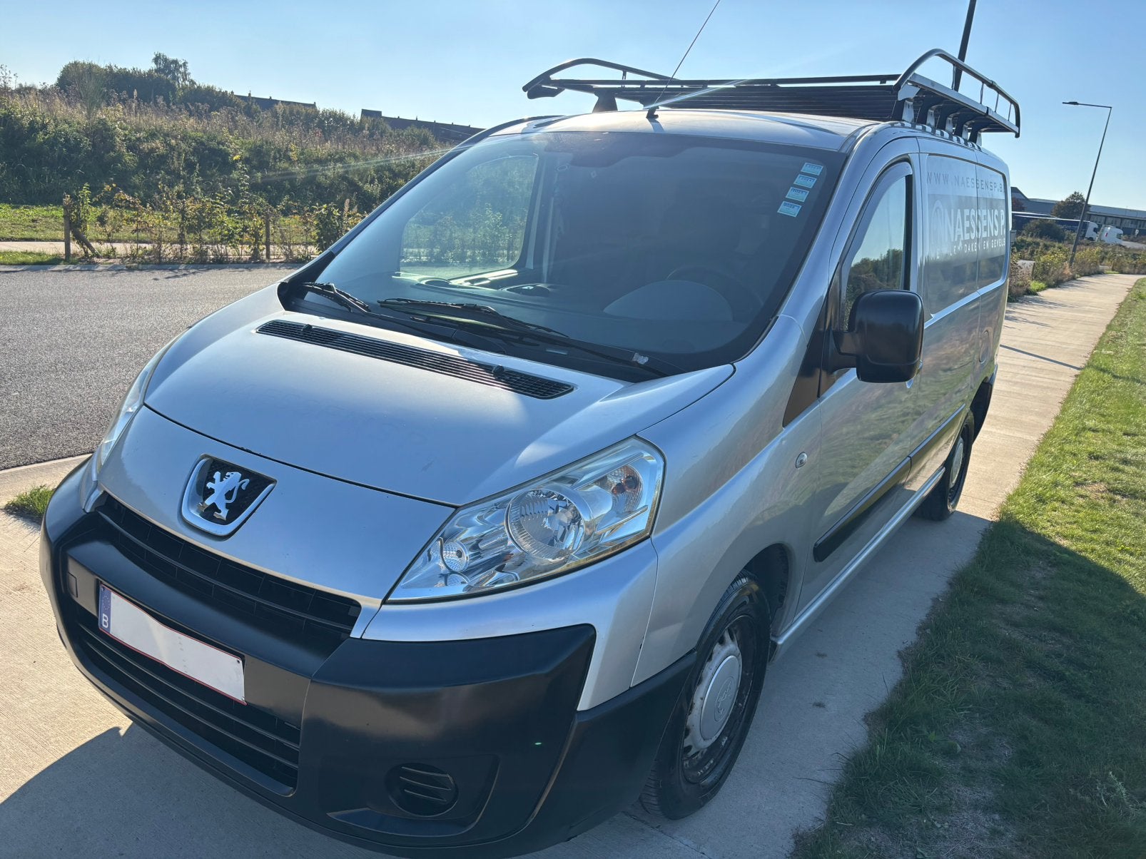 Peugeot Expert 2.0 HDi – Aménagé Camping-Car, Argent ou Gris, Entreprise, Boîte manuelle, 5 portes
