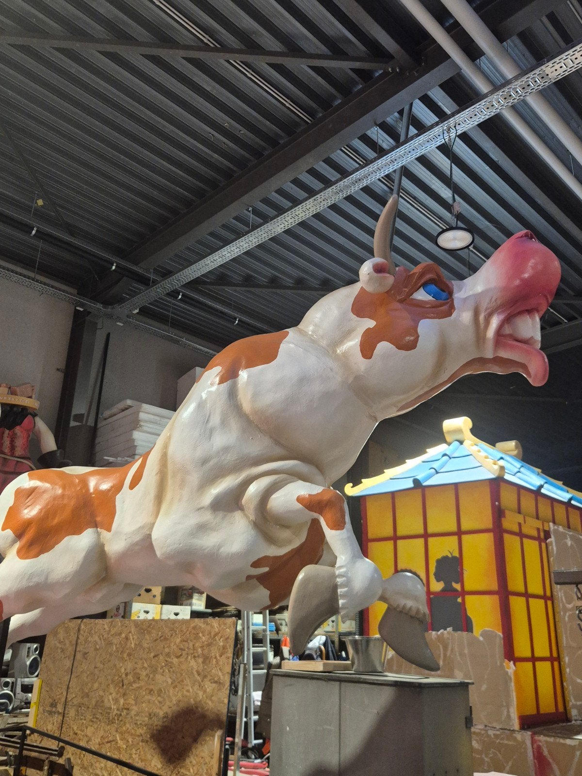 3 koeien praalwagen carnaval, Ophalen, Gebruikt