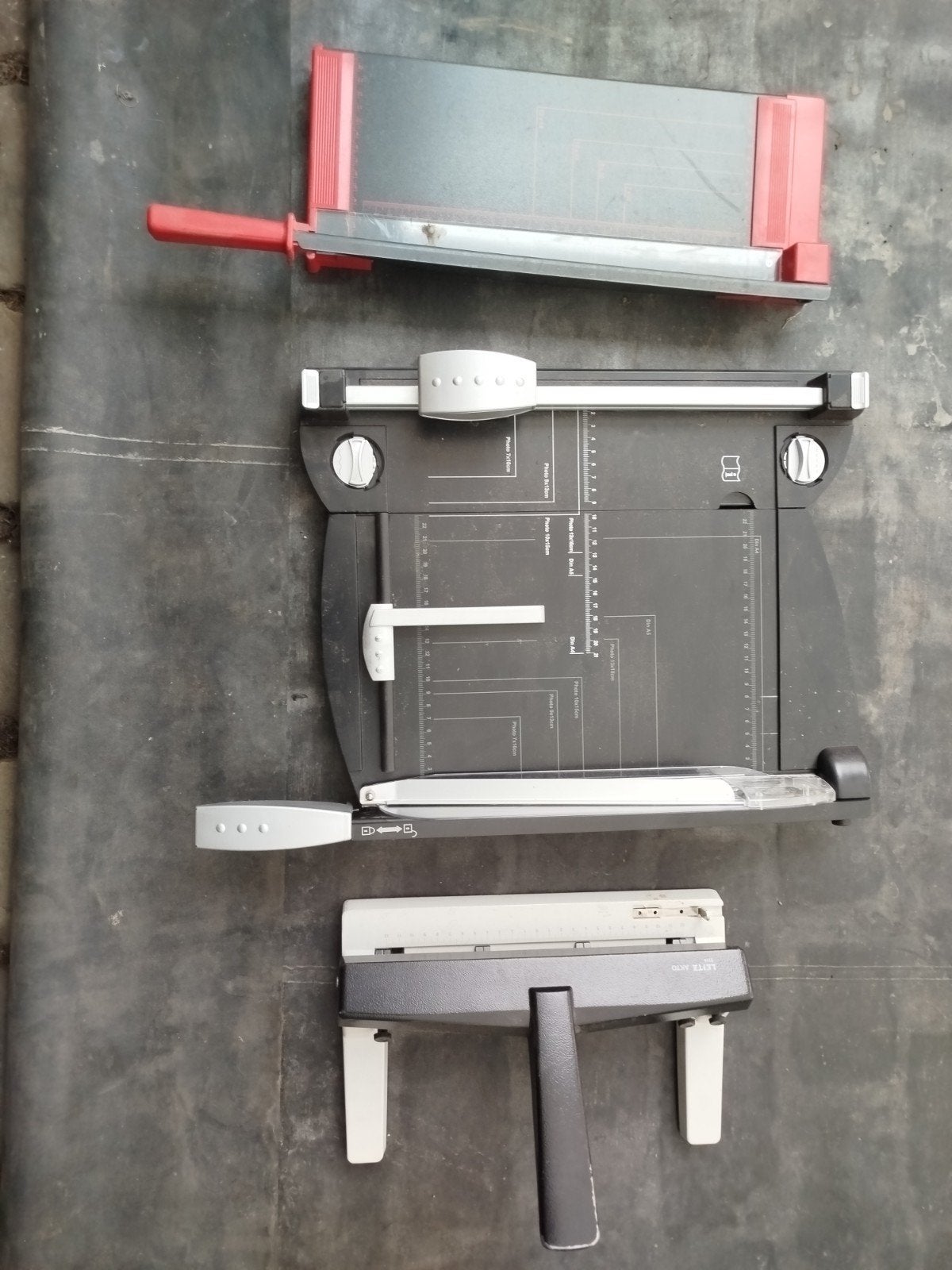 2 papier snijders en een perforator 4 gaats, Ophalen of Verzenden